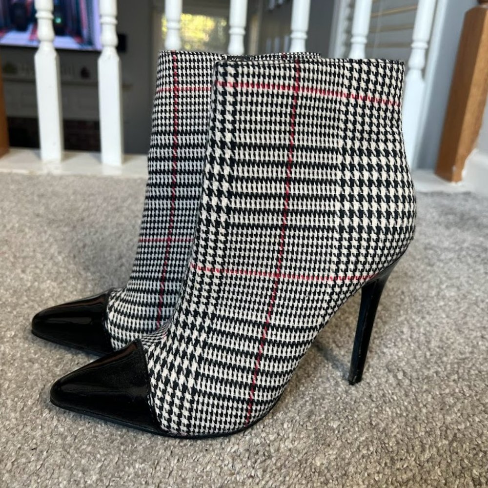 Stylish Fall booties - Picture 3 of 4